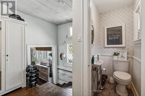75 Yates Street, St. Catharines (Downtown), ON - Indoor Photo Showing Bathroom