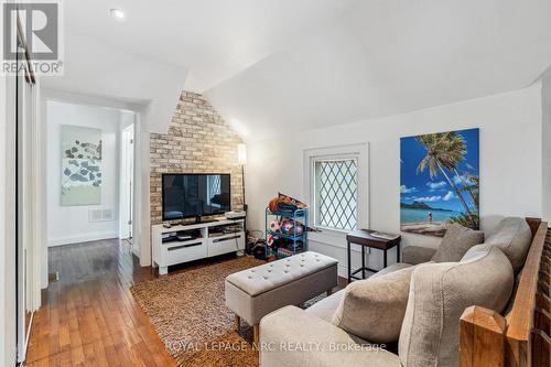75 Yates Street, St. Catharines (Downtown), ON - Indoor Photo Showing Living Room