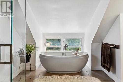 75 Yates Street, St. Catharines (Downtown), ON - Indoor Photo Showing Bathroom