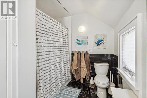 75 Yates Street, St. Catharines (Downtown), ON - Indoor Photo Showing Bathroom