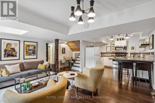 75 Yates Street, St. Catharines (Downtown), ON - Indoor Photo Showing Living Room