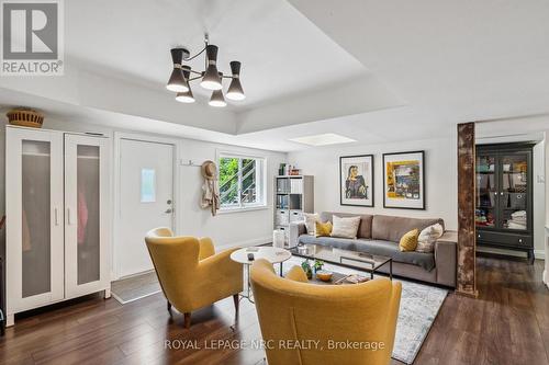 75 Yates Street, St. Catharines (Downtown), ON - Indoor Photo Showing Living Room