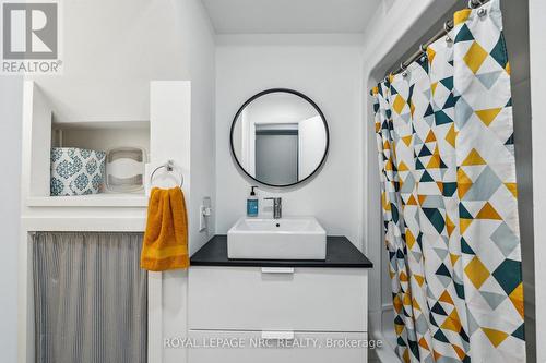 75 Yates Street, St. Catharines (Downtown), ON - Indoor Photo Showing Bathroom