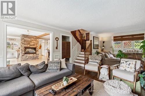 75 Yates Street, St. Catharines (Downtown), ON - Indoor Photo Showing Living Room