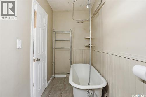 228 8Th Street E, Saskatoon, SK - Indoor