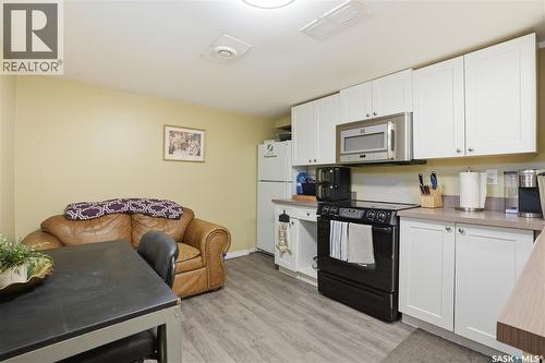 228 8Th Street E, Saskatoon, SK - Indoor Photo Showing Kitchen
