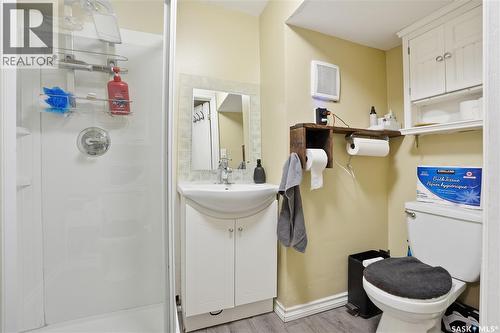 228 8Th Street E, Saskatoon, SK - Indoor Photo Showing Bathroom