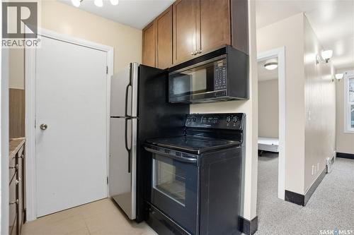 228 8Th Street E, Saskatoon, SK - Indoor Photo Showing Kitchen