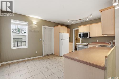 228 8Th Street E, Saskatoon, SK - Indoor Photo Showing Kitchen With Double Sink