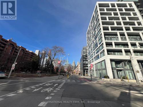 Bike Lanes connecting the Community - Ph5 - 65 Scadding Avenue, Toronto, ON - Outdoor With Facade