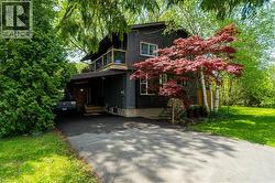 215 IONA Avenue  Hamilton, ON L8S 2M3