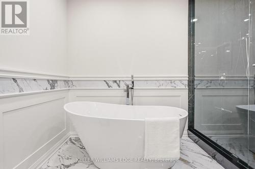 5PC Ensuite in the Primary Bedroom - Soaker Tub - 14 Harbour Drive, Hamilton, ON - Indoor