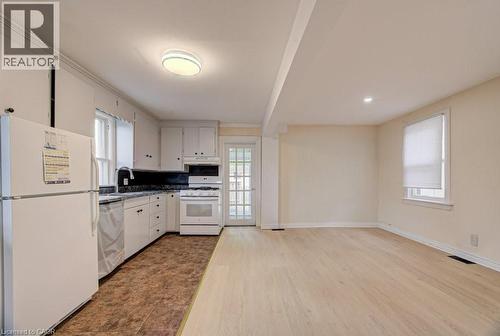 59 Fourth Avenue, Cambridge, ON - Indoor Photo Showing Kitchen