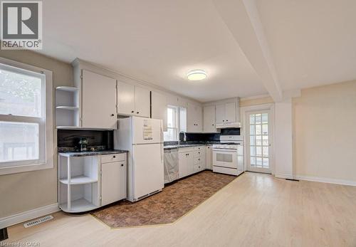 59 Fourth Avenue, Cambridge, ON - Indoor Photo Showing Kitchen
