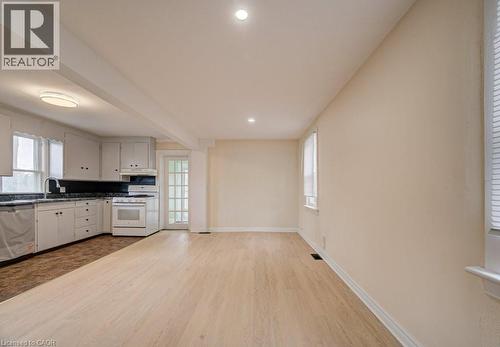 59 Fourth Avenue, Cambridge, ON - Indoor Photo Showing Kitchen