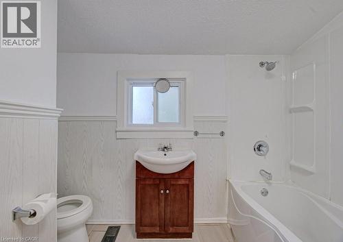 59 Fourth Avenue, Cambridge, ON - Indoor Photo Showing Bathroom