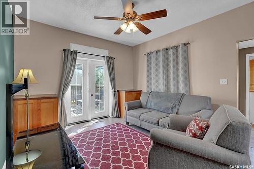 321 Hiltz Drive, Kennedy, SK - Indoor Photo Showing Living Room
