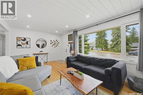 2417 Hanover Avenue, Saskatoon, SK - Indoor Photo Showing Living Room
