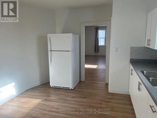 UPPER - 832 KING STREET , Port Colborne (Main Street), Ontario L3K 4J5 2