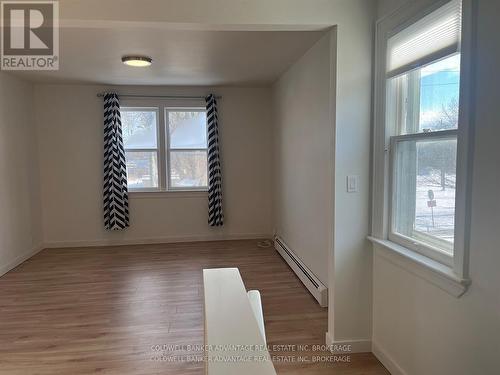 UPPER - 832 KING STREET , Port Colborne (Main Street), Ontario L3K 4J5 3
