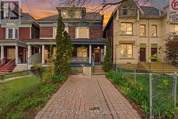 134 CLOSE AVENUE Toronto, ON M6K 2V5