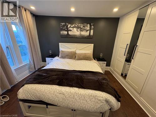 40 Hess Street N, Hamilton, ON - Indoor Photo Showing Bedroom