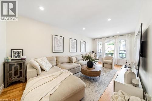 494 Ferguson Avenue N, Hamilton, ON - Indoor Photo Showing Living Room