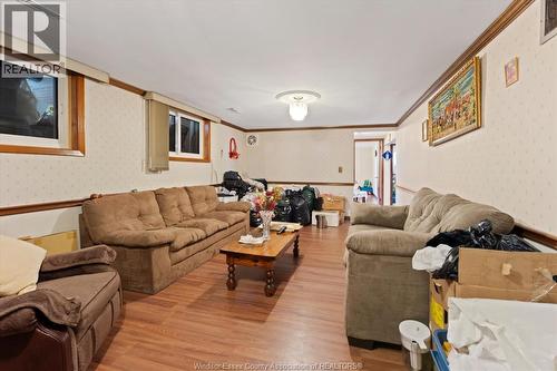 10575 Mulberry Drive, Windsor, ON - Indoor Photo Showing Living Room