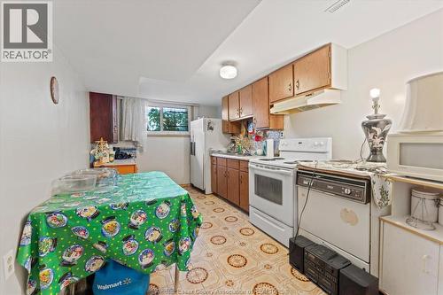 10575 Mulberry Drive, Windsor, ON - Indoor Photo Showing Kitchen
