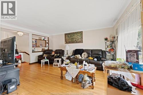 10575 Mulberry Drive, Windsor, ON - Indoor Photo Showing Living Room