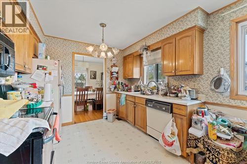10575 Mulberry Drive, Windsor, ON - Indoor Photo Showing Kitchen With Double Sink