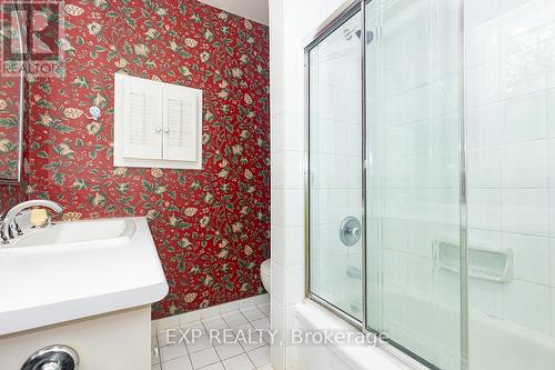 9 Laureleaf Road, Markham, ON - Indoor Photo Showing Bathroom