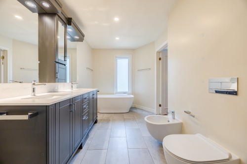 Salle de bains attenante à la CCP - 218 Rue Du Niagara, Kirkland, QC - Indoor Photo Showing Bathroom