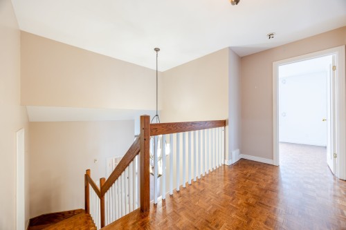 Escalier - 218 Rue Du Niagara, Kirkland, QC - Indoor Photo Showing Other Room