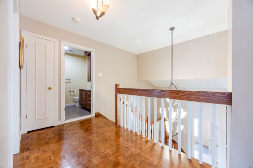 Escalier - 218 Rue Du Niagara, Kirkland, QC - Indoor Photo Showing Other Room
