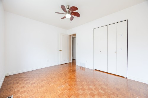 Chambre à coucher - 218 Rue Du Niagara, Kirkland, QC - Indoor Photo Showing Other Room