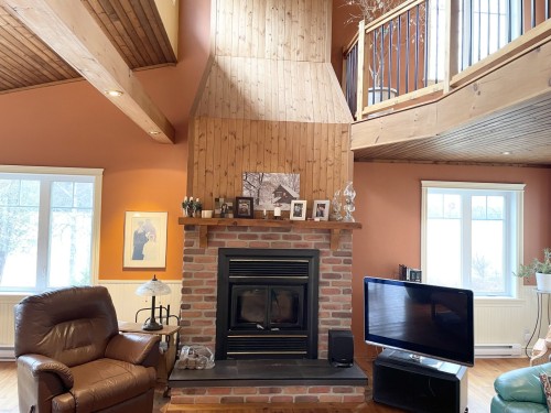Salon - 699 Ch. Du Lac-Des-Cornes, Chute-Saint-Philippe, QC - Indoor Photo Showing Living Room With Fireplace