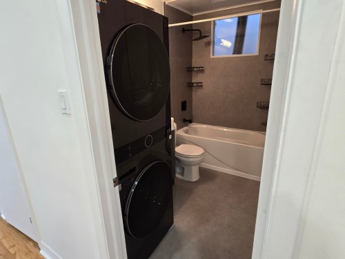 Salle de bains - 134 64E Avenue, Montréal (Lasalle), QC - Indoor Photo Showing Laundry Room