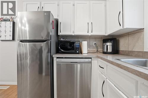 2838 Hartmann Crescent E, Regina, SK - Indoor Photo Showing Kitchen