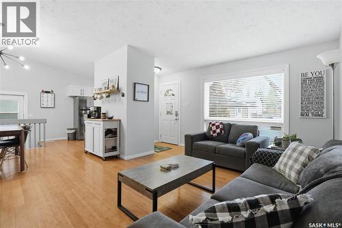 2838 Hartmann Crescent E, Regina, SK - Indoor Photo Showing Living Room