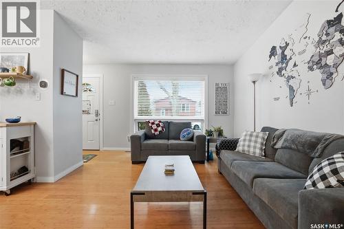 2838 Hartmann Crescent E, Regina, SK - Indoor Photo Showing Living Room