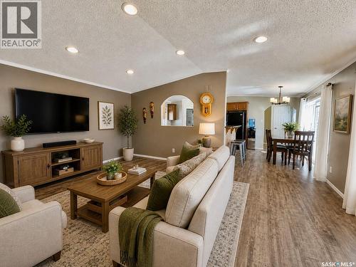 607 Beharrel Street, Oxbow, SK - Indoor Photo Showing Living Room