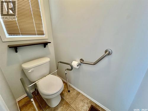 607 Beharrel Street, Oxbow, SK - Indoor Photo Showing Bathroom