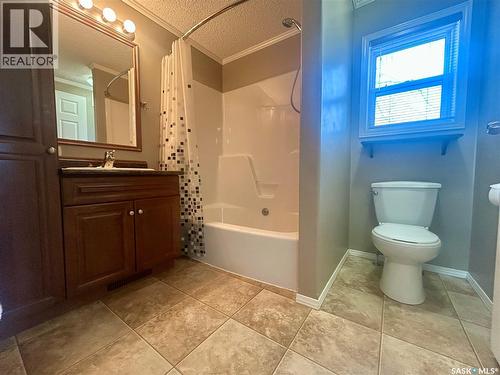 607 Beharrel Street, Oxbow, SK - Indoor Photo Showing Bathroom