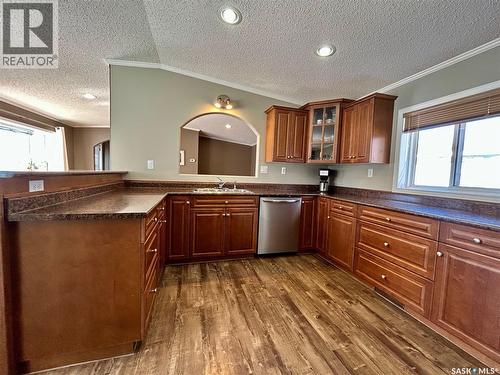 607 Beharrel Street, Oxbow, SK - Indoor Photo Showing Kitchen