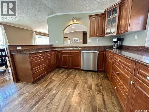 607 Beharrel Street, Oxbow, SK - Indoor Photo Showing Kitchen