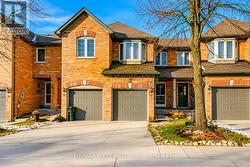 12 - 6400 LAWRENCE AVENUE E Toronto, ON M1C 5C6