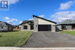 24 Noah DR Sault Ste. Marie, ON P6C 6E6