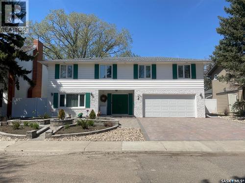 6 Hogarth Place, Regina, SK - Outdoor With Facade