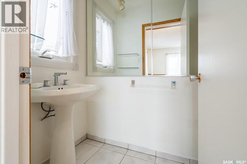 6 Hogarth Place, Regina, SK - Indoor Photo Showing Bathroom